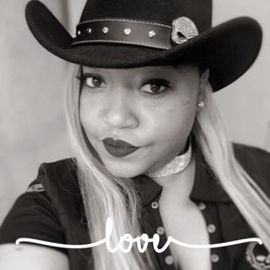 Meet your Posher, Leslie